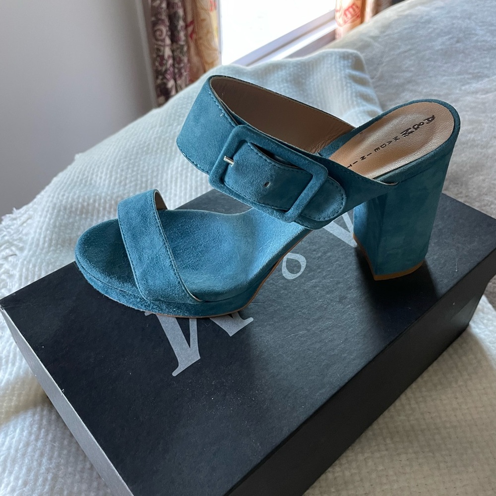 Size 8 suede square heel shoe